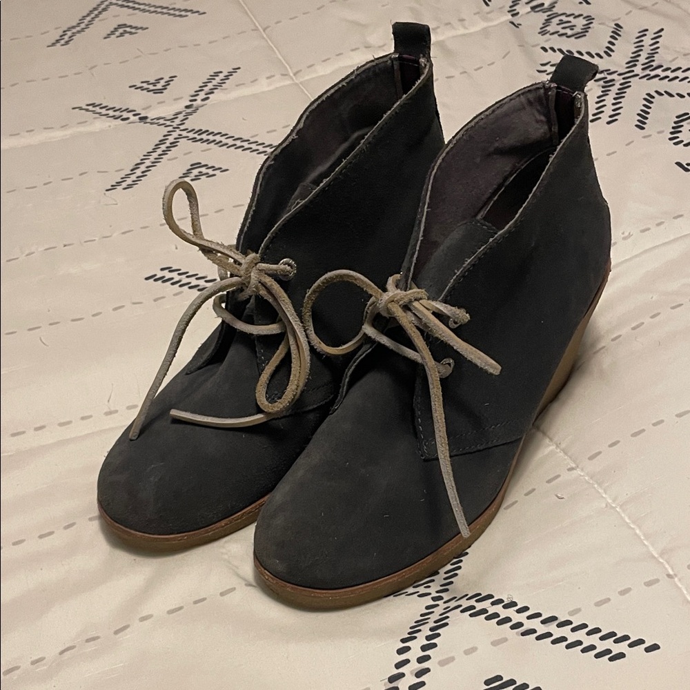 Sperry Charcoal Grey Suede Ankle Boots - size 8